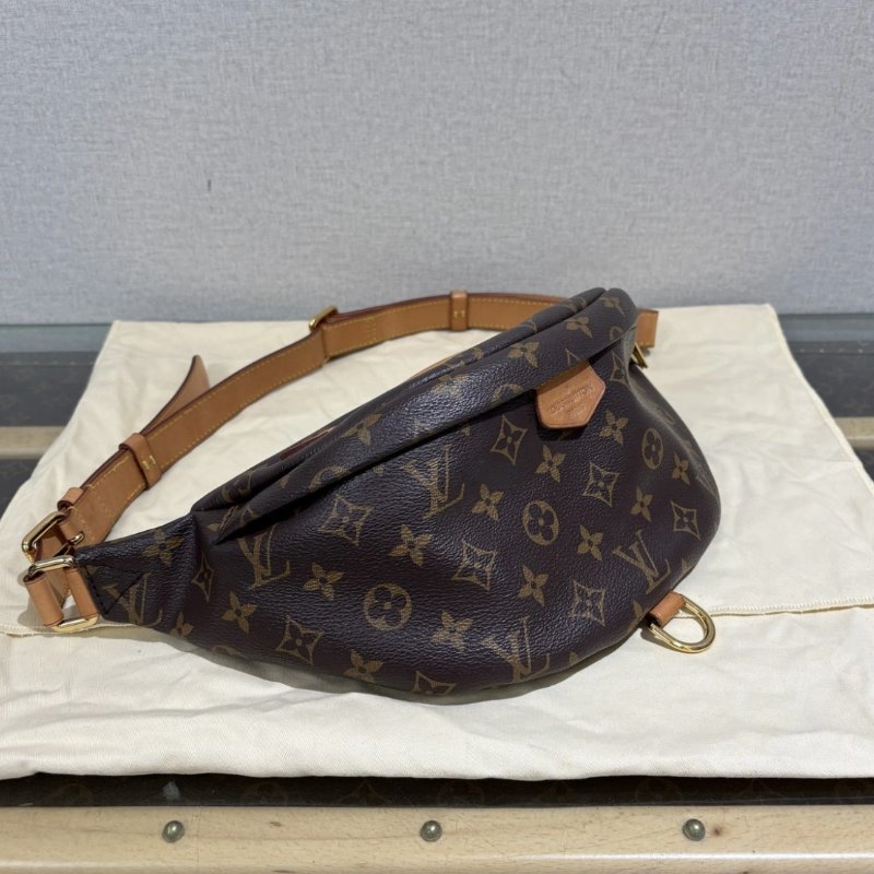 LV 棕色老花胸包腰包 30*10*8 98新配件塵袋-1