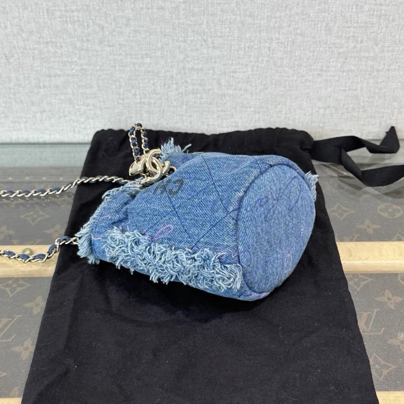 CHANEL 牛仔塗鴉mini水桶包 9*12*8 98新配件塵袋保卡-4