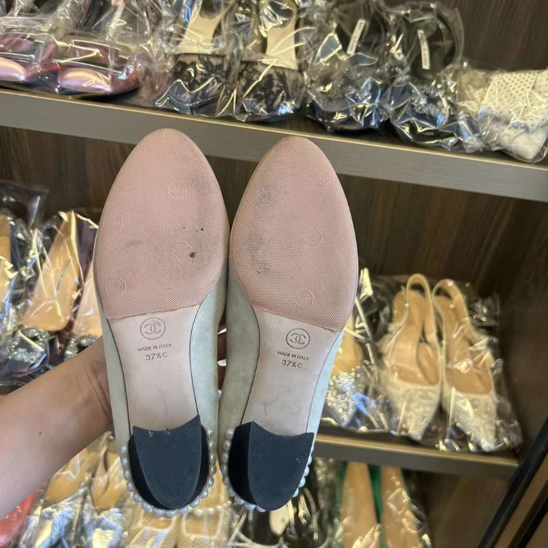 CHANEL 珍珠跟 原價五萬多 尺寸37.5碼 只穿一次非常新 已貼底 鞋頭雙C 經典百搭款-4