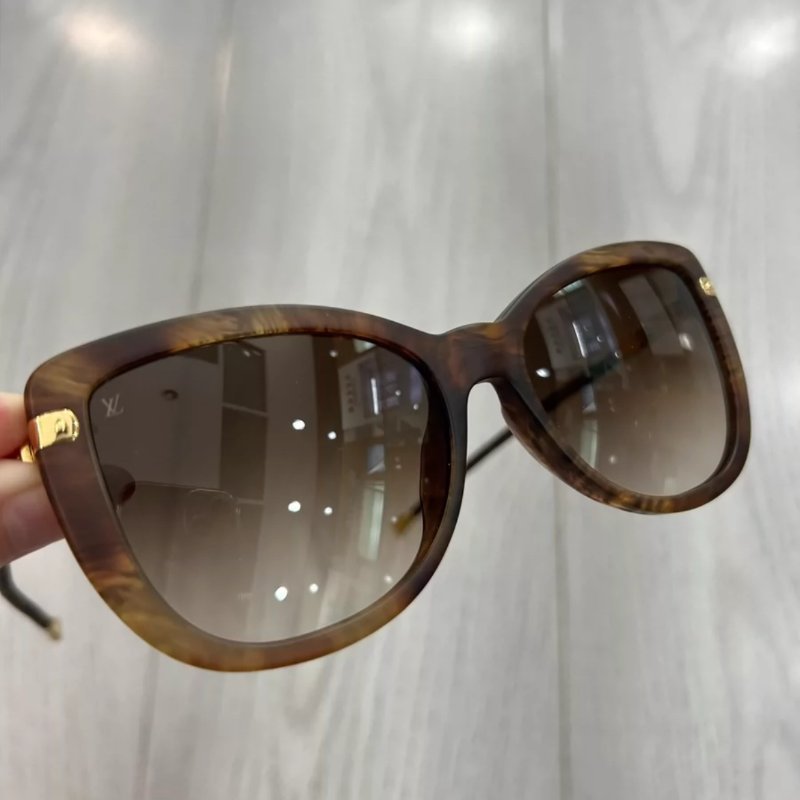 Lv茶色老花墨鏡 用 一次閒置很新 配件有塵袋-1