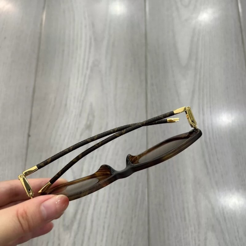 Lv茶色老花墨鏡 用 一次閒置很新 配件有塵袋-5