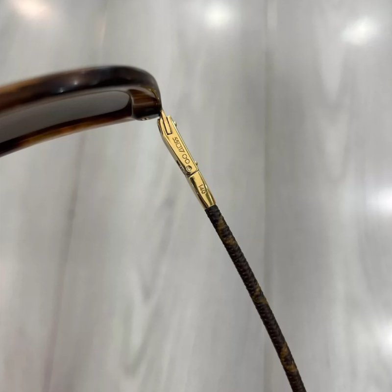 Lv茶色老花墨鏡 用 一次閒置很新 配件有塵袋-6