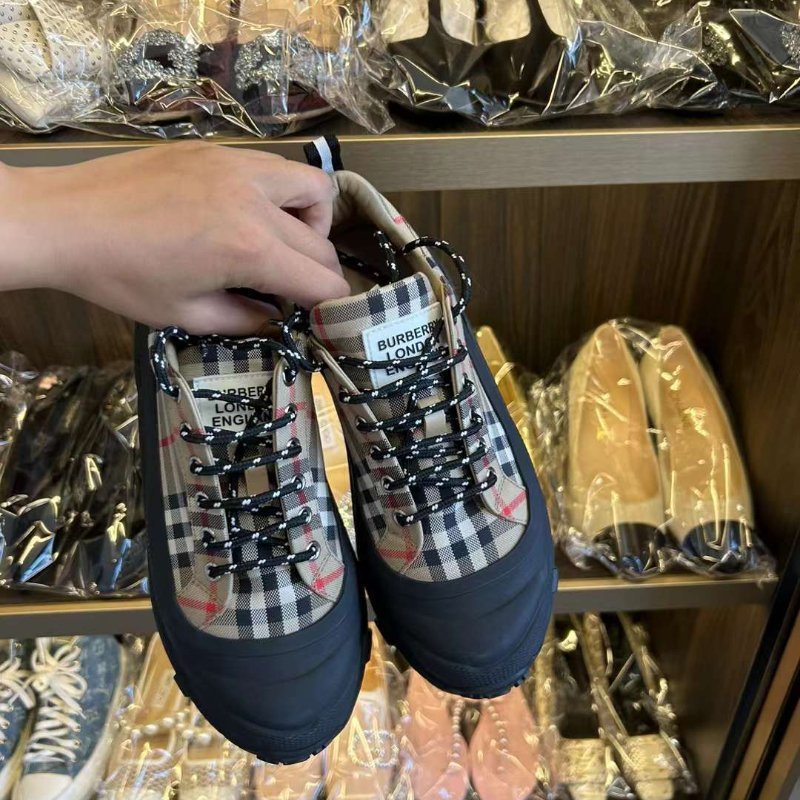 BURBERRY 尺寸37.5碼 穿一次非常新-0