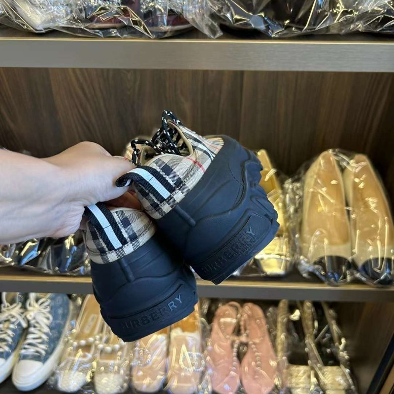 BURBERRY 尺寸37.5碼 穿一次非常新-2
