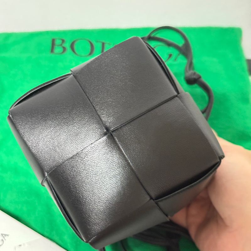 Bottega Veneta 6格水桶包 黑色-4