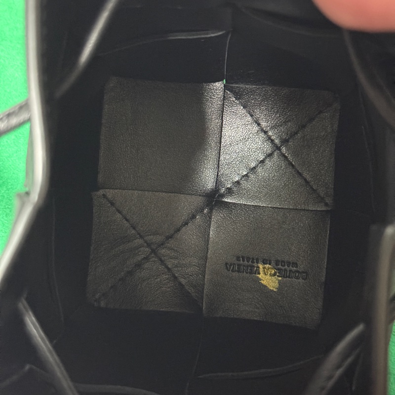 Bottega Veneta 6格水桶包 黑色-6