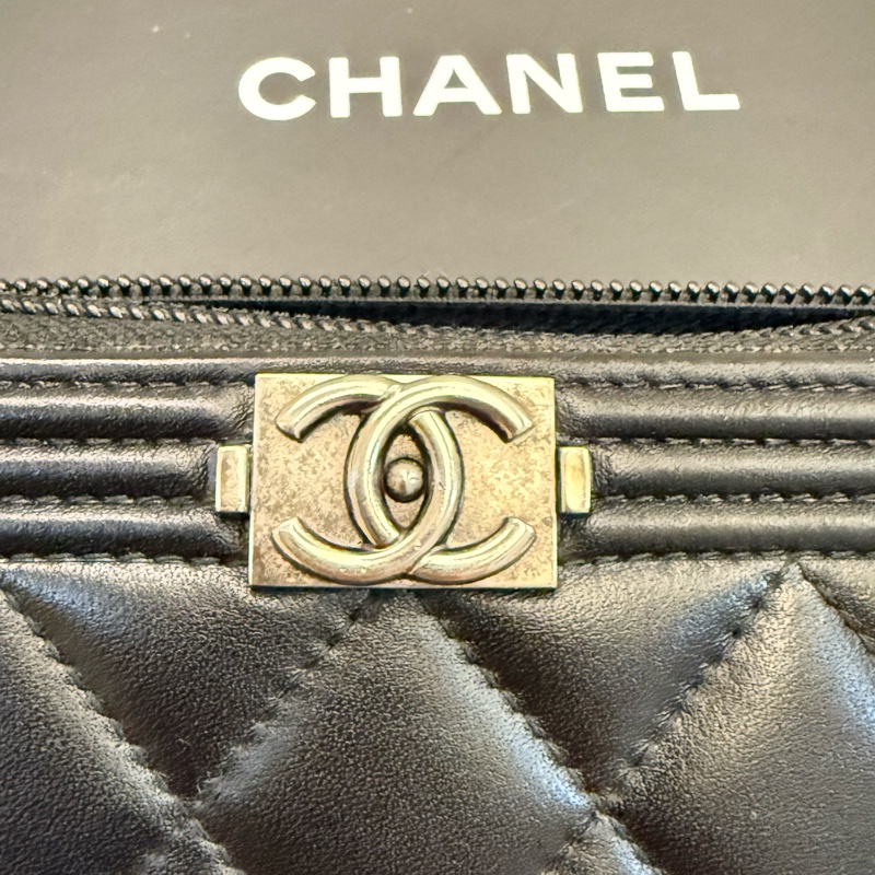 真品 CHANEL Boy Chanel 菱格紋 CoCo Mark 黑色小羊皮拉鍊長夾 全套-17