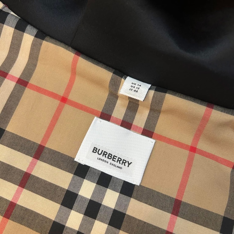 BURBERRY英國黑標紅色連帽風衣-14