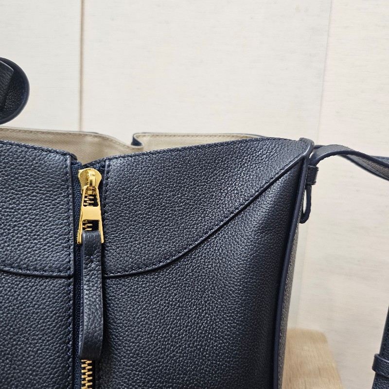 Loewe羅意威 深藍牛皮Dammock吊床包手提肩斜背包-4