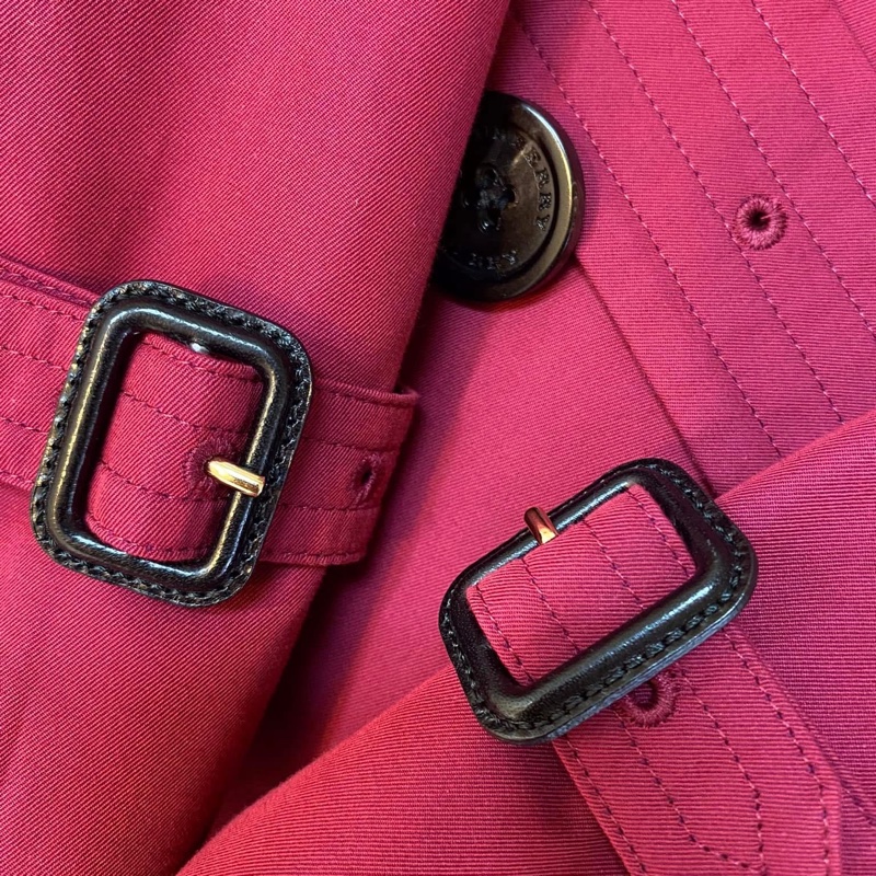 BURBERRY英國黑標Sandringham莓果紅風衣-9