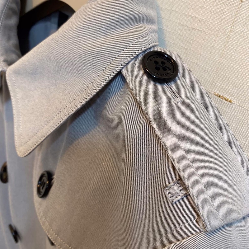 BURBERRY英國黑標雪花灰皮帶款風衣-4