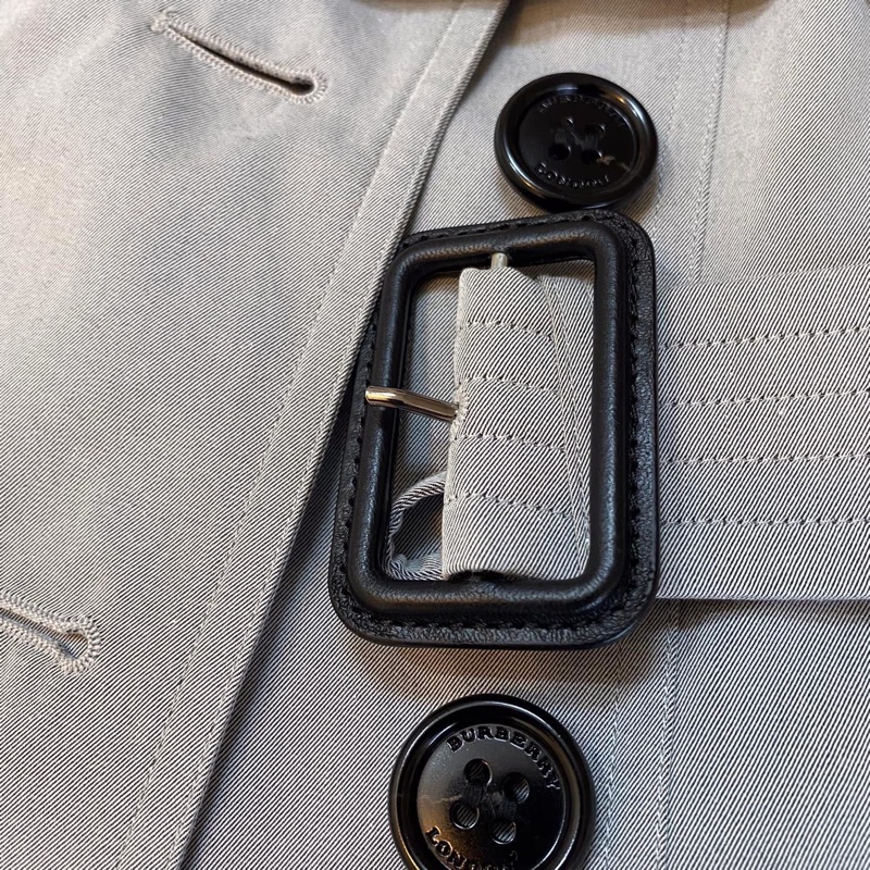 BURBERRY英國黑標雪花灰皮帶款風衣-10