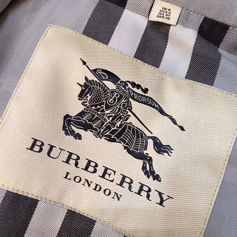 BURBERRY英國黑標雪花灰皮帶款風衣-12