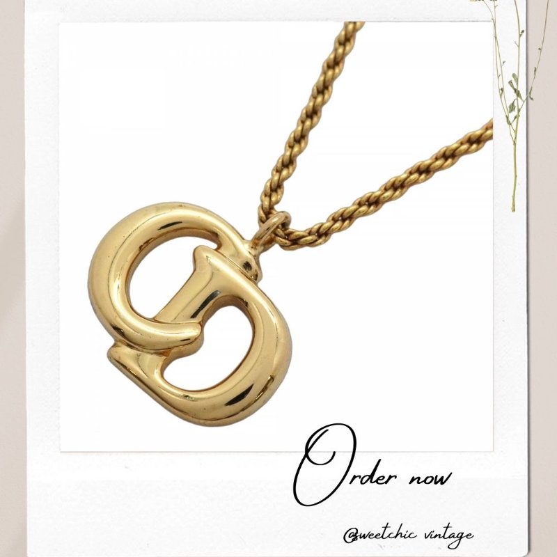 8月新品上架 🔥💖 ✨超美新到 !Christian Dior 金色水鑽愛心 CD Logo 項鍊 DIOR項鍊-0