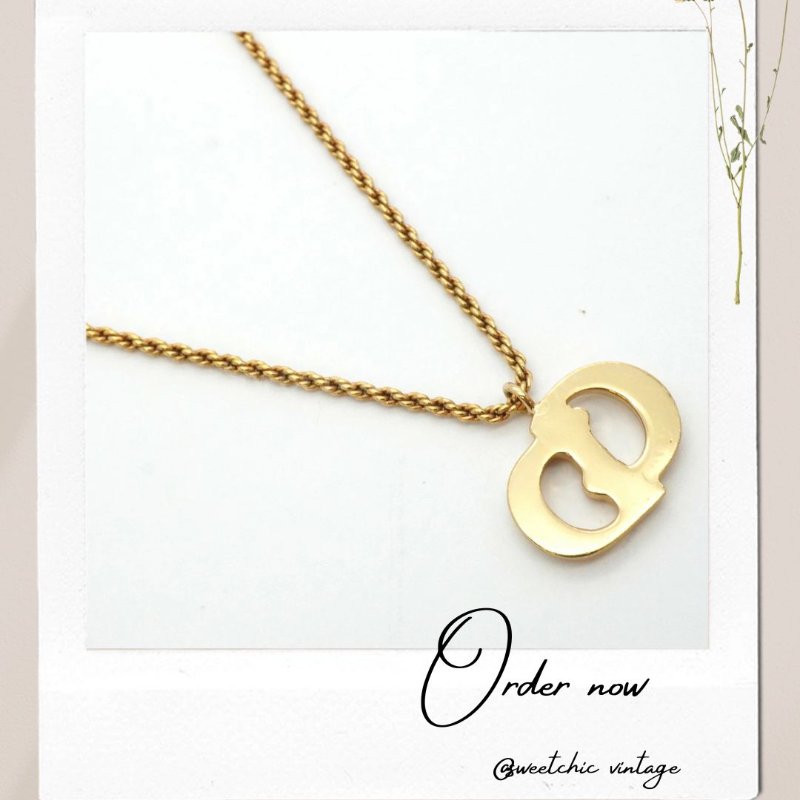 8月新品上架 🔥💖 ✨超美新到 !Christian Dior 金色水鑽愛心 CD Logo 項鍊 DIOR項鍊-2