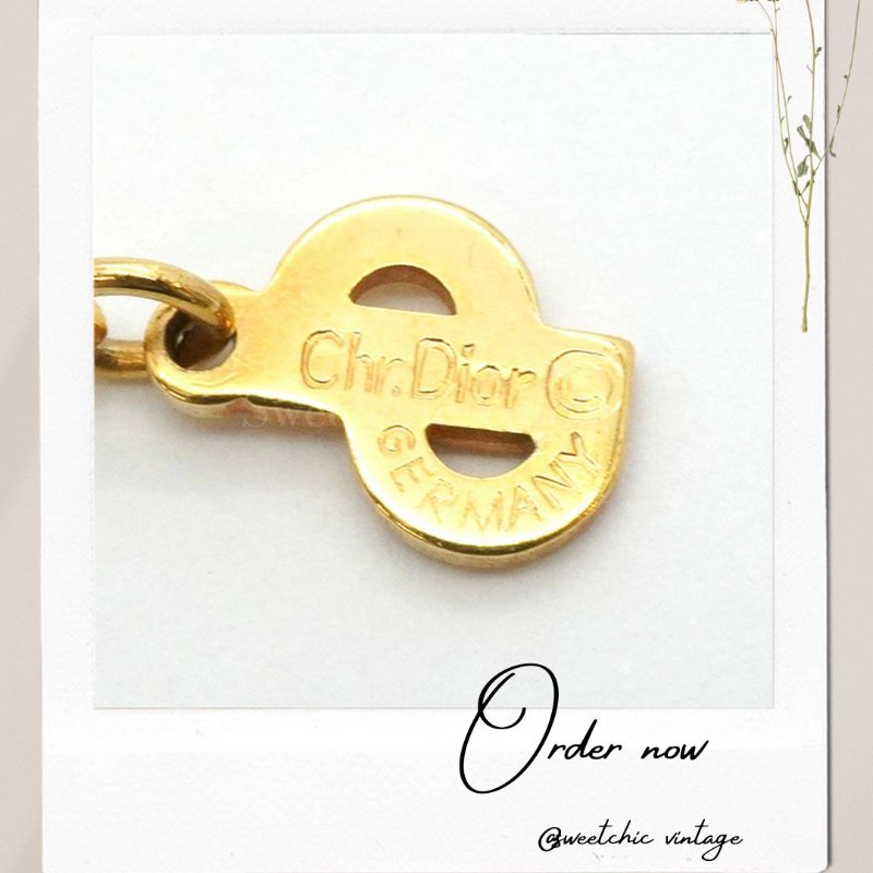 8月新品上架 🔥💖 ✨超美新到 !Christian Dior 金色水鑽愛心 CD Logo 項鍊 DIOR項鍊-4
