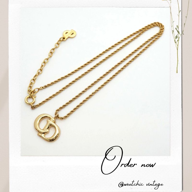 8月新品上架 🔥💖 ✨超美新到 !Christian Dior 金色水鑽愛心 CD Logo 項鍊 DIOR項鍊-8