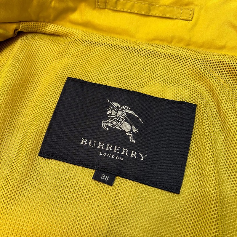 BURBERRY LONDON柚子色輕盈風衣-9