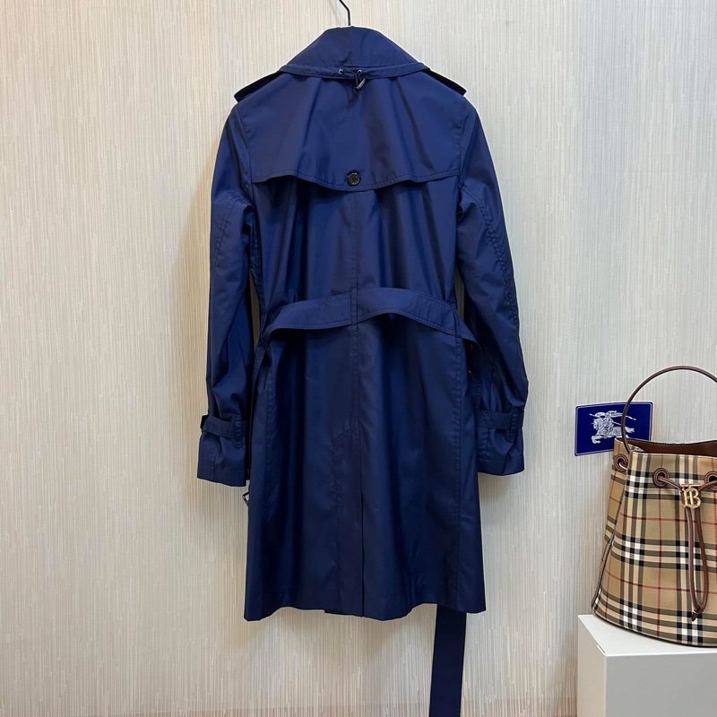 BURBERRY LONDON寶藍輕盈風衣-1