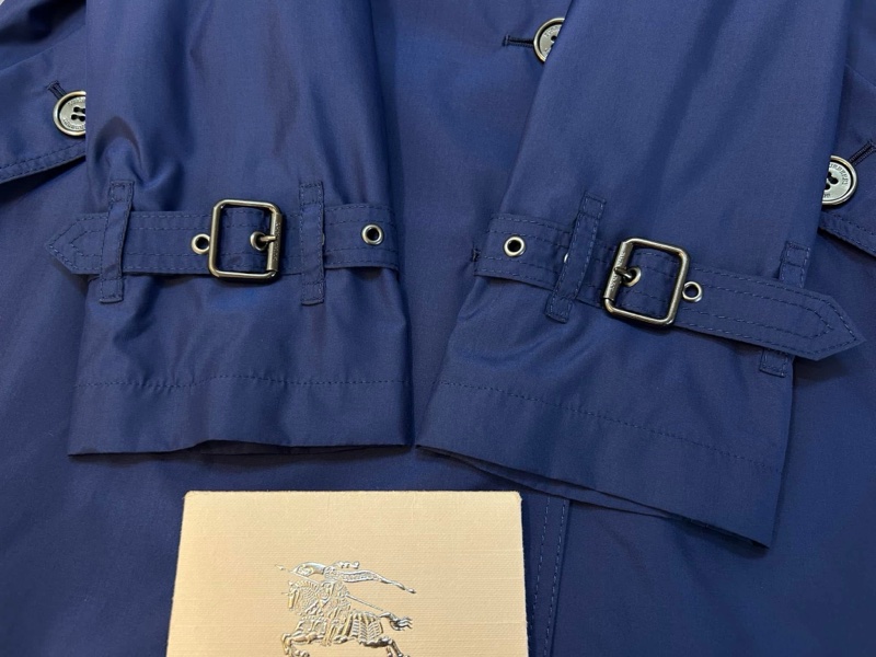 BURBERRY LONDON寶藍輕盈風衣-2