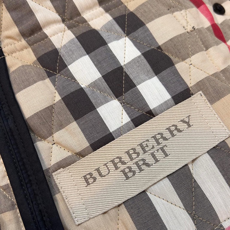 BURBERRY BRIT黑色絎縫外套-10