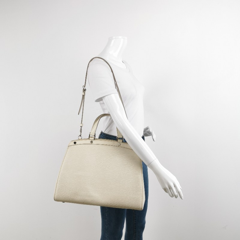 Louis Vuitton(LV)Brea醫生包中號牛皮水波紋鉚釘裝飾單肩包尺-1