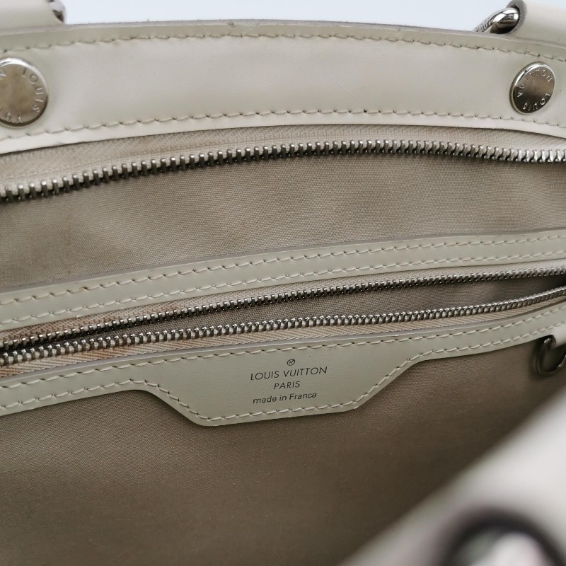 Louis Vuitton(LV)Brea醫生包中號牛皮水波紋鉚釘裝飾單肩包尺-6