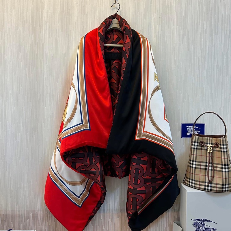 BURBERRY英國黑標典藏圍巾印花絲緞寬鬆披肩/緋紅-1