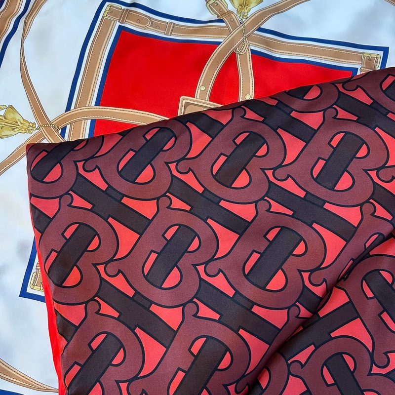 BURBERRY英國黑標典藏圍巾印花絲緞寬鬆披肩/緋紅-14