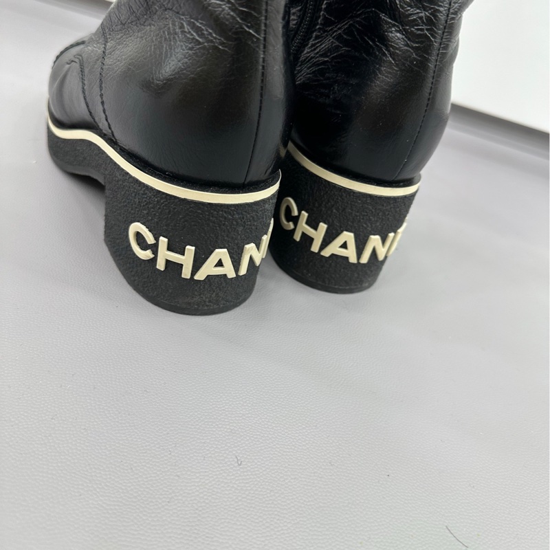 Chanel 黑白字母後跟馬丁靴 37碼 閒置-2