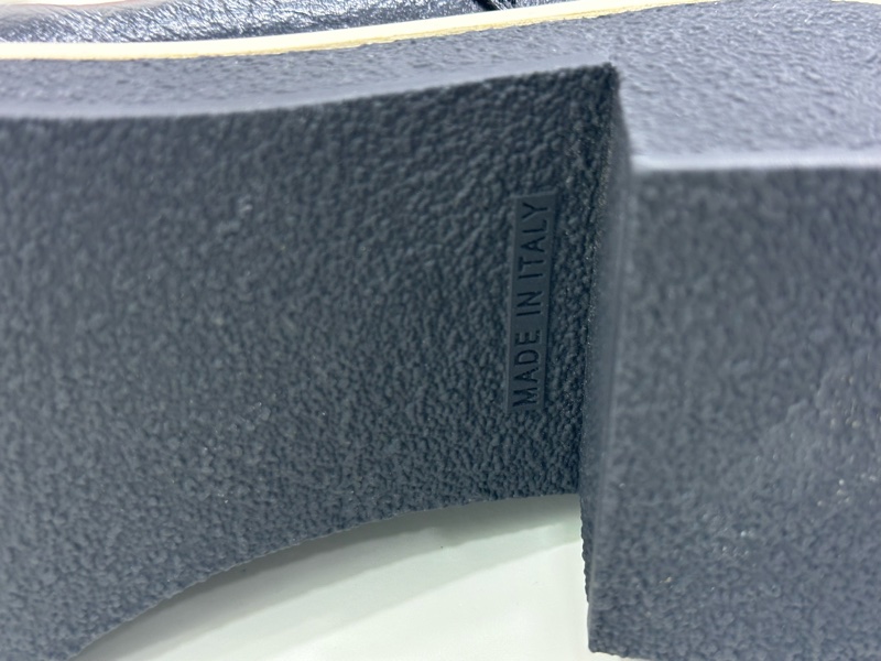 Chanel 黑白字母後跟馬丁靴 37碼 閒置-4