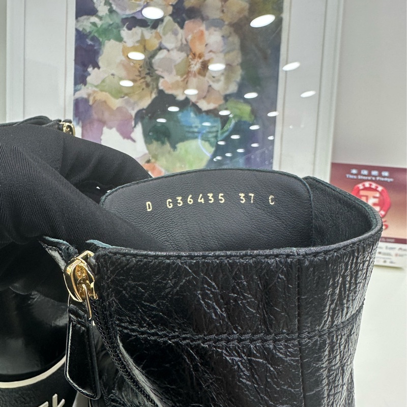 Chanel 黑白字母後跟馬丁靴 37碼 閒置-5