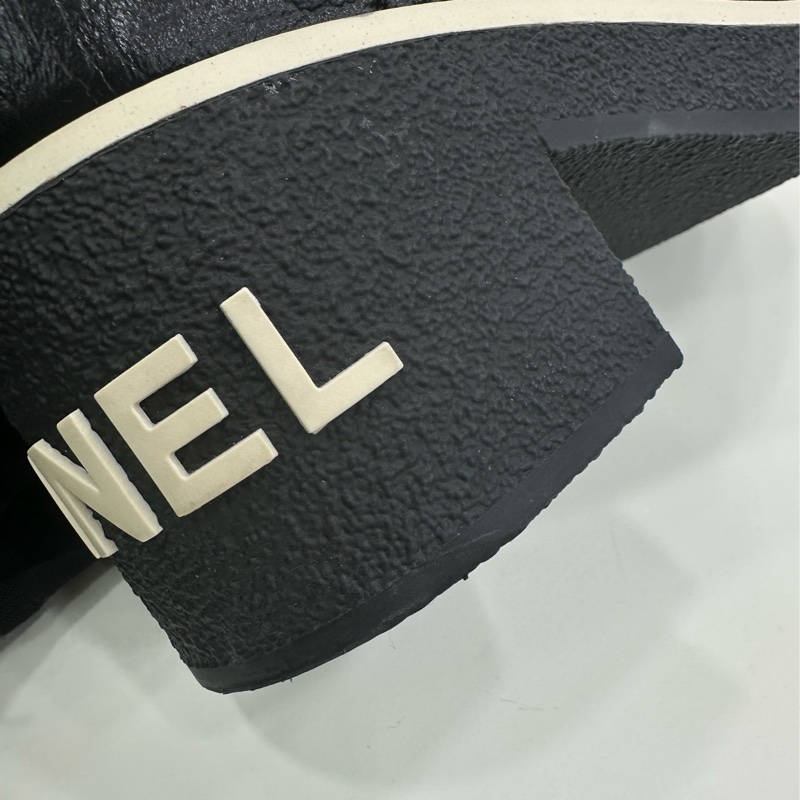 Chanel 黑白字母後跟馬丁靴 37碼 閒置-11