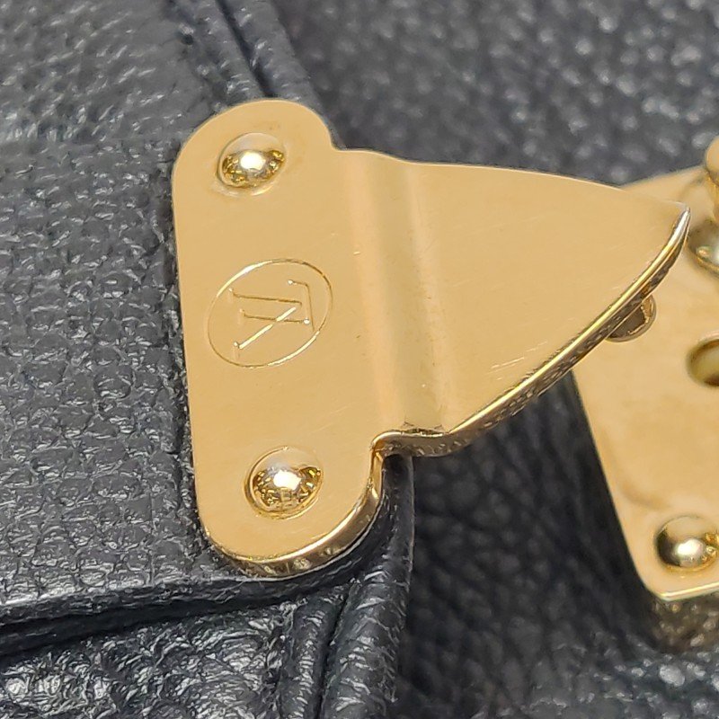 Louis Vuitton (LV) Saint GermainBB 牛皮 S-lock鎖扣斜背包-9