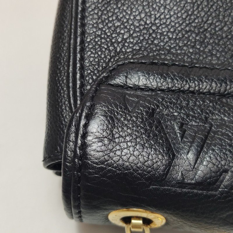 Louis Vuitton (LV) Saint GermainBB 牛皮 S-lock鎖扣斜背包-12