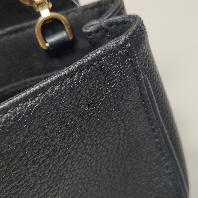 Louis Vuitton (LV) Saint GermainBB 牛皮 S-lock鎖扣斜背包-13