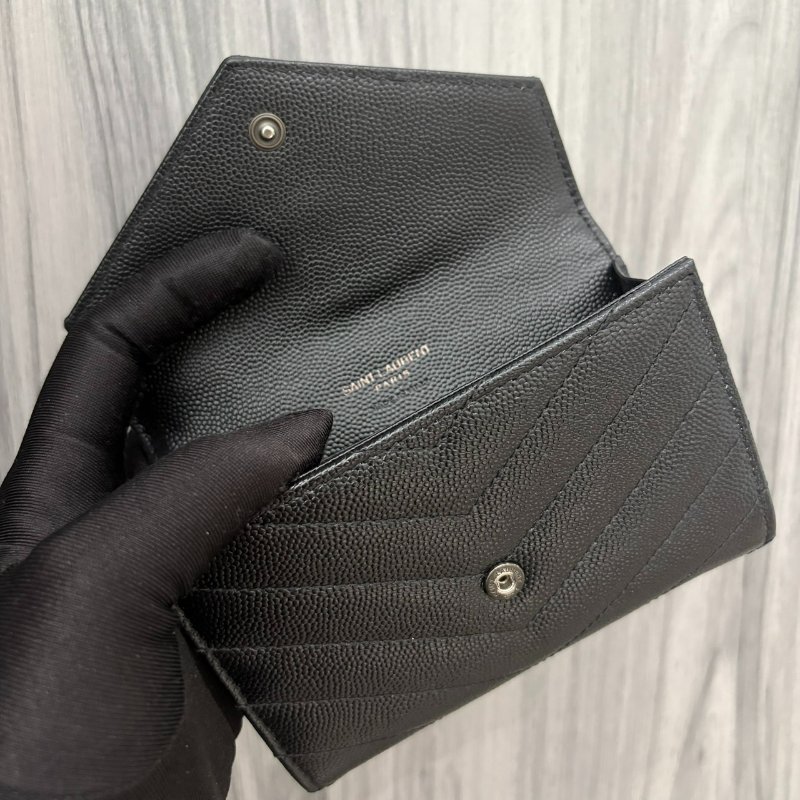 *SHIHNS名牌精品* YSL 聖羅蘭 Monogram粒面壓紋皮革小型信封錢包(黑)-4