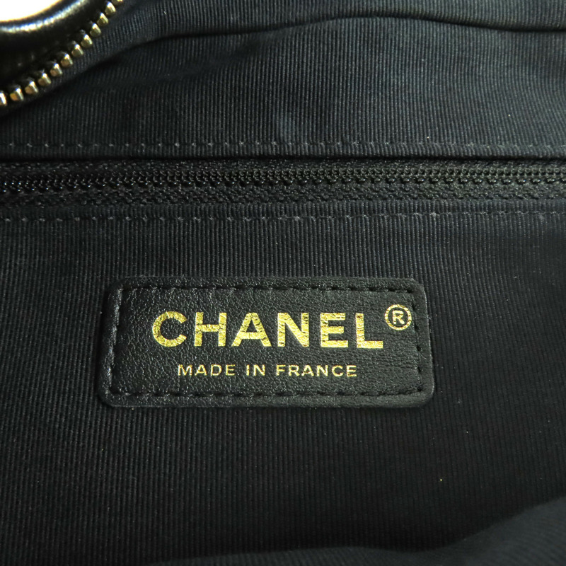 CHANEL 牛皮皮革Hobo Bag金扣肩背袋-5