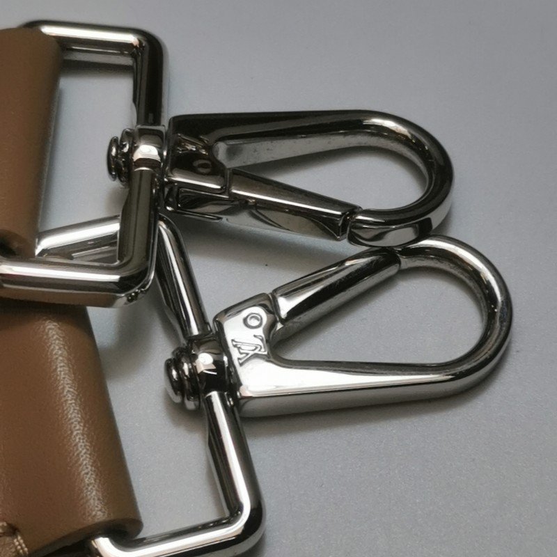 Louis Vuitton (LV) Very One Handle 牛皮 拼色 老花 壓紋 單肩包 晶片款-16