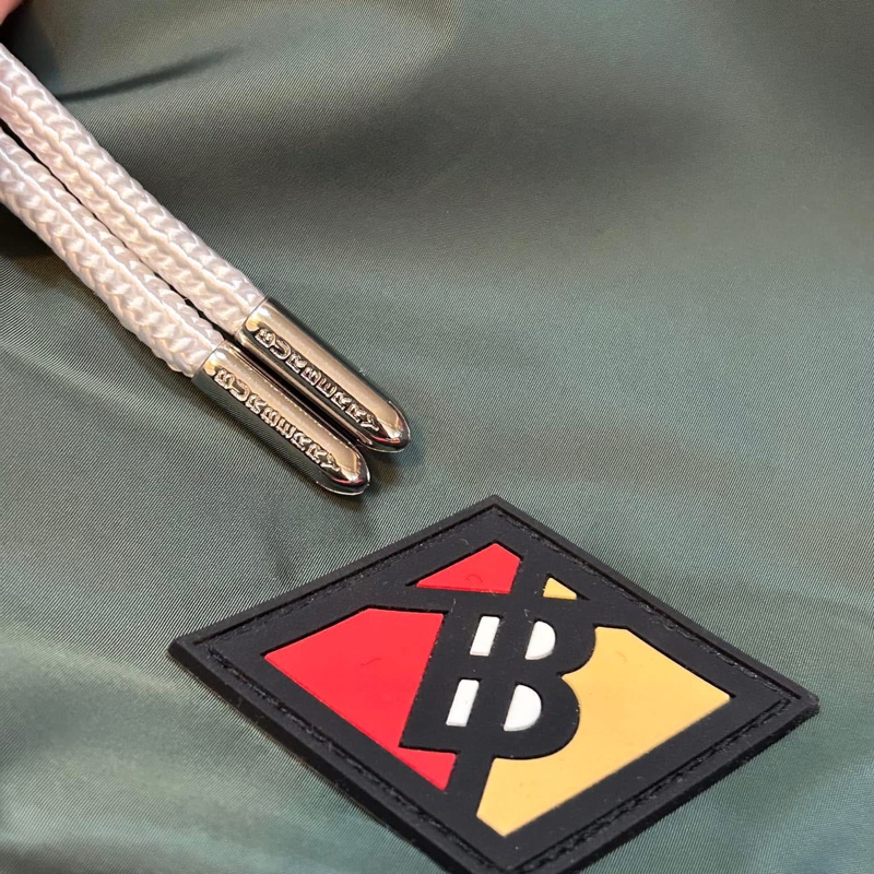BURBERRY英國黑標男款徽標圖案便攜式輕盈連帽風衣-8