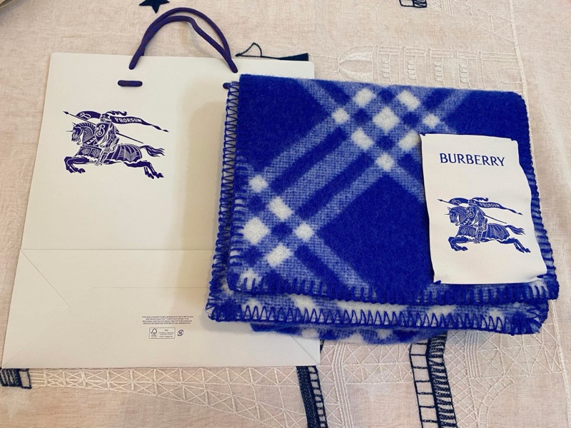 BURBERRY英國黑標騎士藍格紋連帽圍巾-5