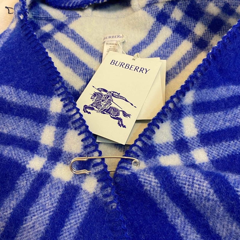 BURBERRY英國黑標騎士藍格紋連帽圍巾-11