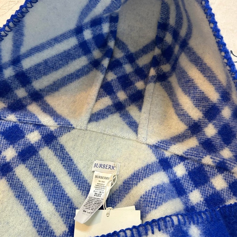 BURBERRY英國黑標騎士藍格紋連帽圍巾-15