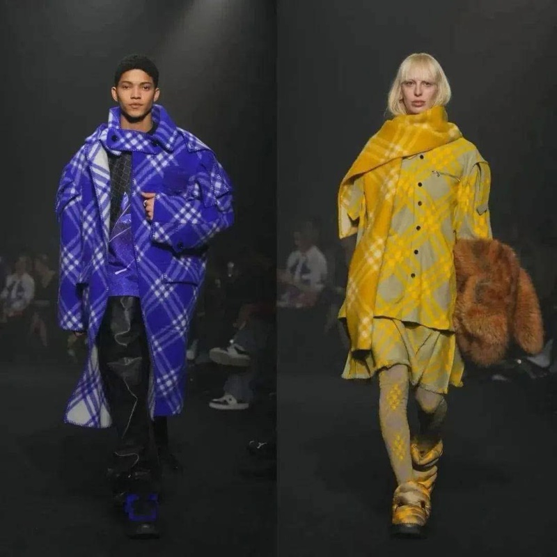 BURBERRY英國黑標騎士藍格紋連帽圍巾-16