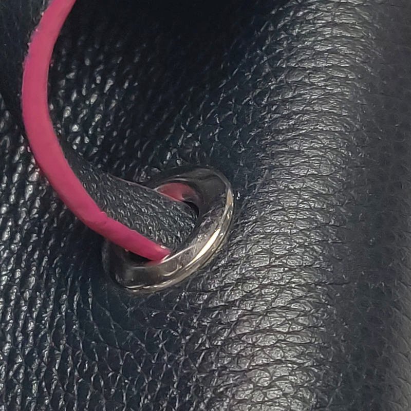 Louis Vuitton (LV) Lockme 牛皮 純色 LV 轉鎖 單肩包-12