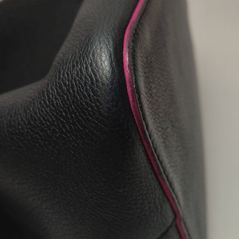 Louis Vuitton (LV) Lockme 牛皮 純色 LV 轉鎖 單肩包-14