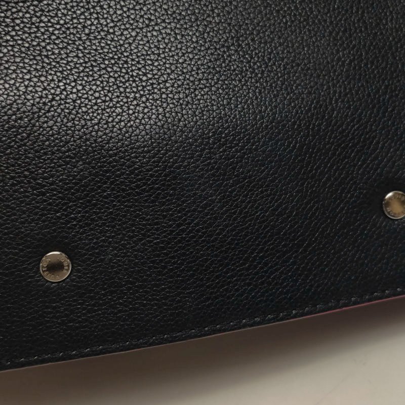 Louis Vuitton (LV) Lockme 牛皮 純色 LV 轉鎖 單肩包-15