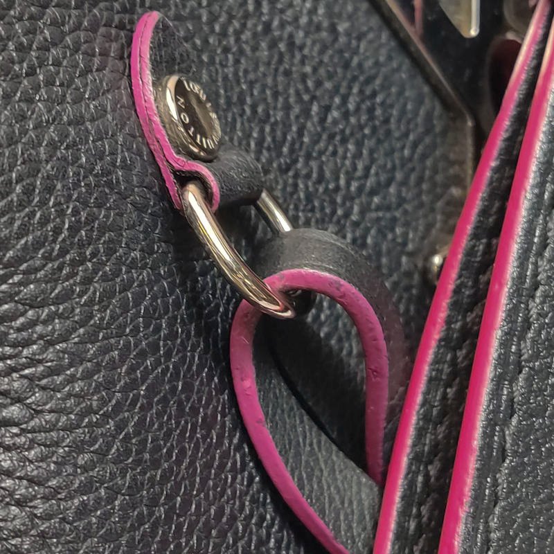 Louis Vuitton (LV) Lockme 牛皮 純色 LV 轉鎖 單肩包-16
