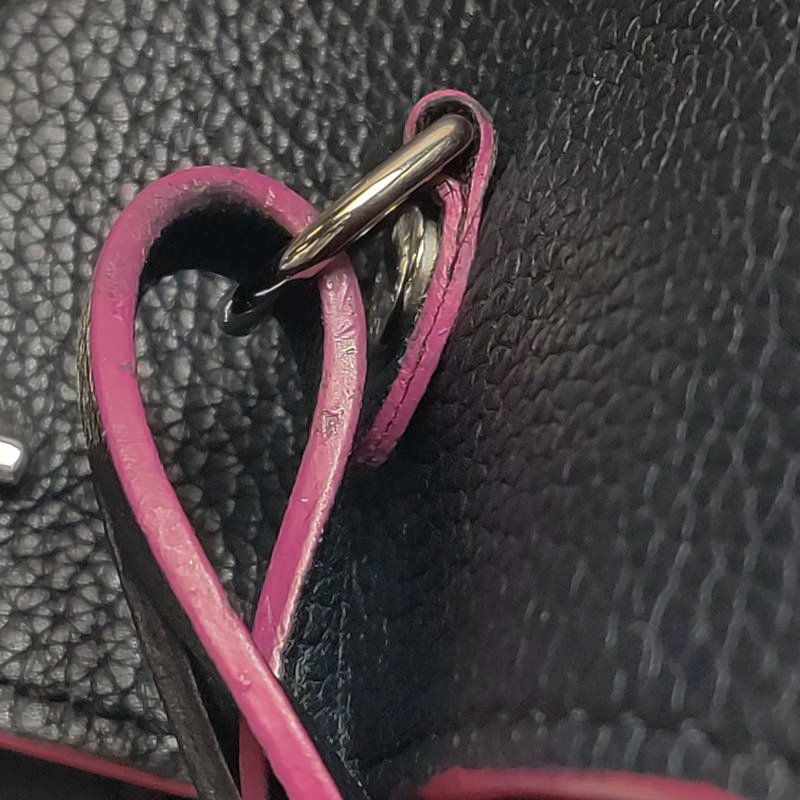 Louis Vuitton (LV) Lockme 牛皮 純色 LV 轉鎖 單肩包-18