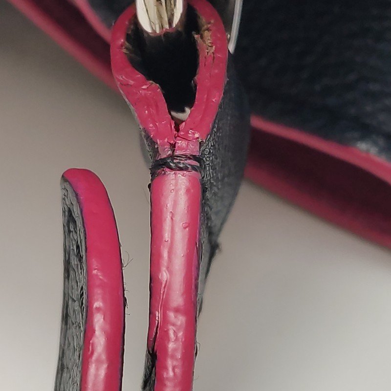 Louis Vuitton (LV) Lockme 牛皮 純色 LV 轉鎖 單肩包-19